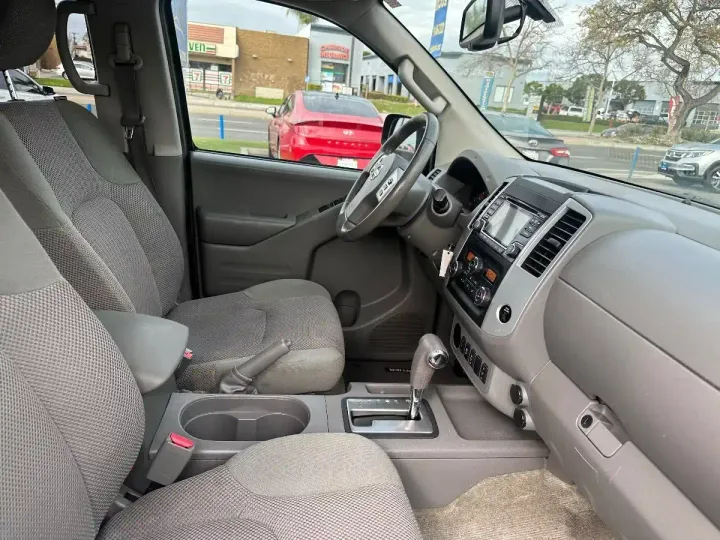 2016 NISSAN FRONTIER CREW CAB Image 32