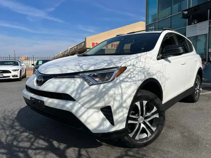 2018 TOYOTA RAV4 Image 3