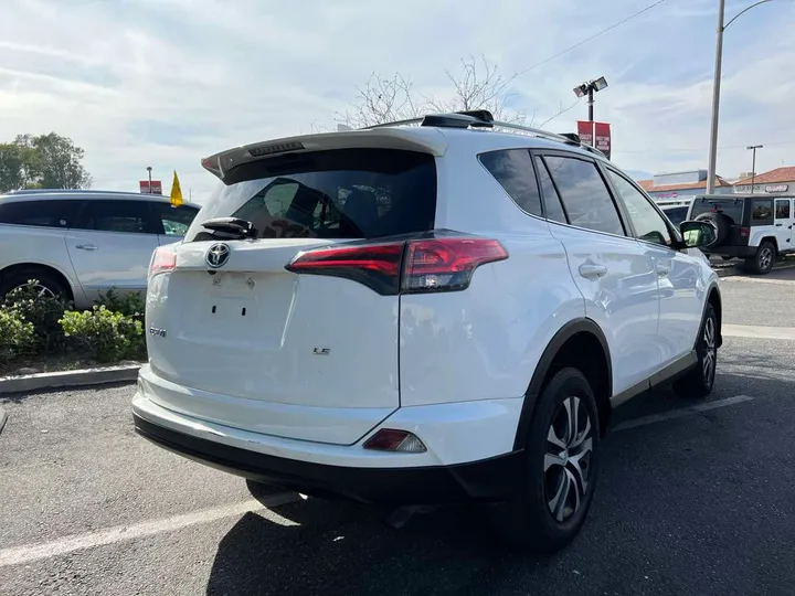 2018 TOYOTA RAV4 Image 6