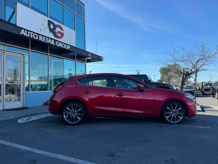 2018 MAZDA MAZDA3 Image 4