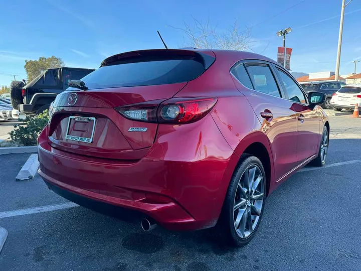 2018 MAZDA MAZDA3 Image 8