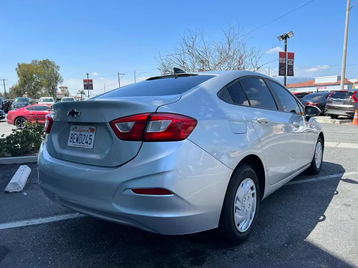 SILVER, 2018 CHEVROLET CRUZE Image 6