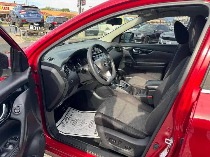 2018 NISSAN ROGUE SPORT Image 9