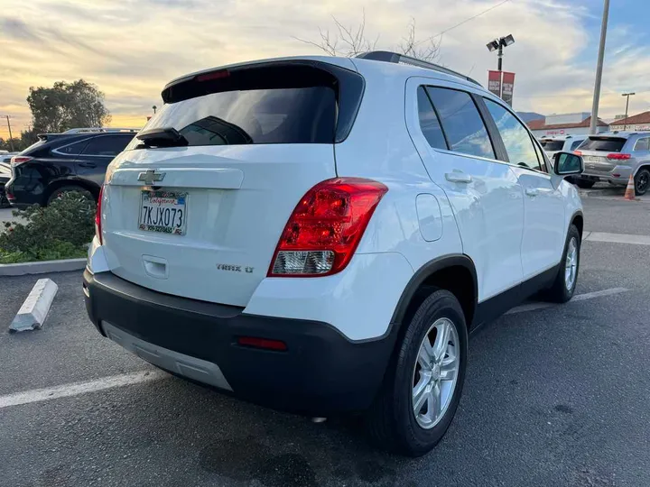 2015 CHEVROLET TRAX Image 8