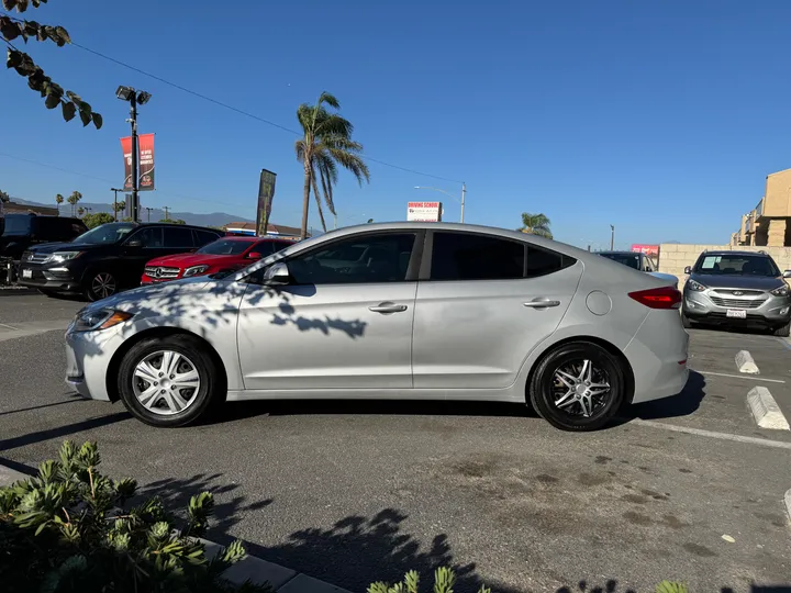 2018 HYUNDAI ELANTRA Image 4