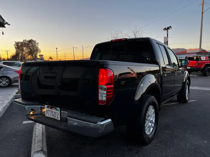 2017 NISSAN FRONTIER CREW CAB Image 8