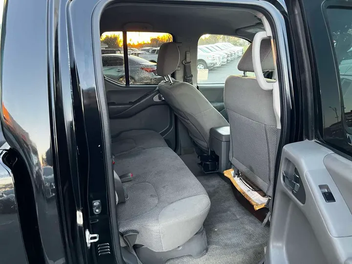 2017 NISSAN FRONTIER CREW CAB Image 12