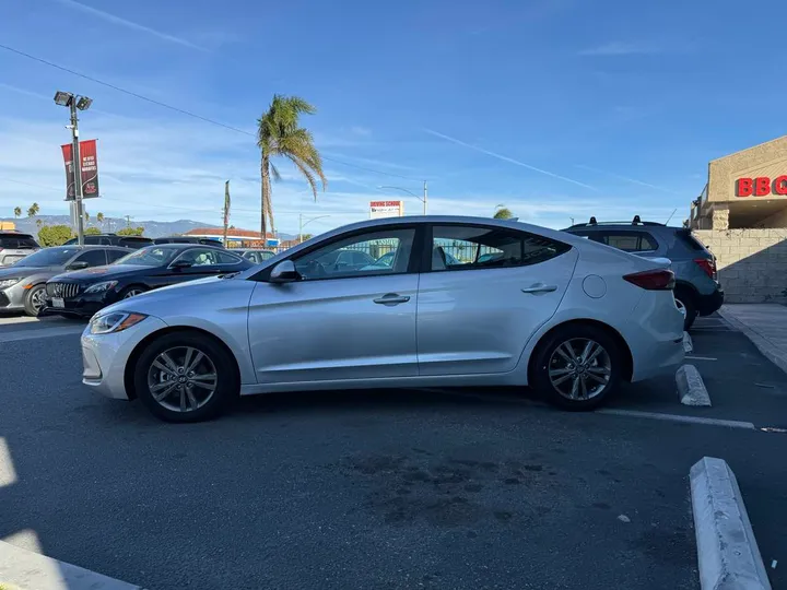 2018 HYUNDAI ELANTRA Image 4