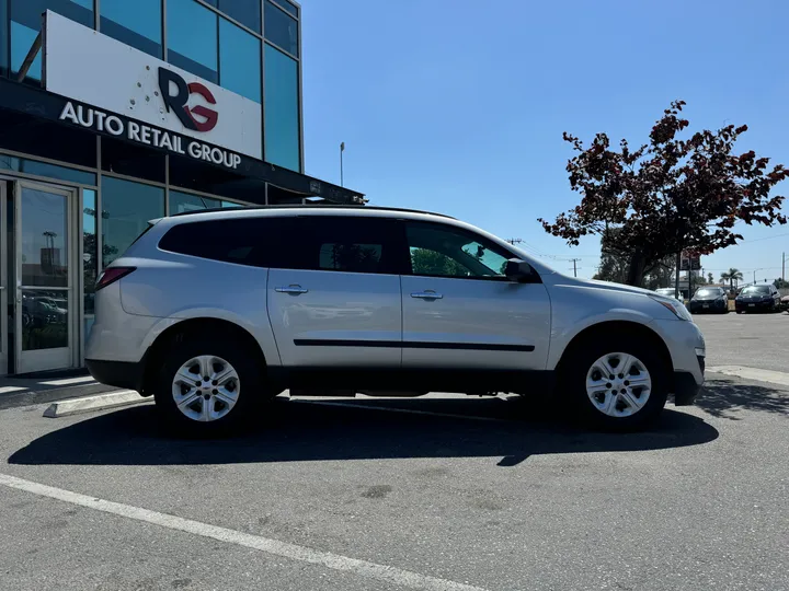 BLUE, 2017 CHEVROLET TRAVERSE Image 4