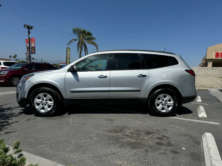 BLUE, 2017 CHEVROLET TRAVERSE Image 5