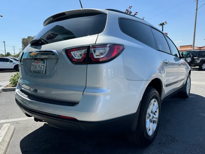 BLUE, 2017 CHEVROLET TRAVERSE Image 6