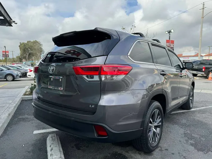 2019 TOYOTA HIGHLANDER Image 8