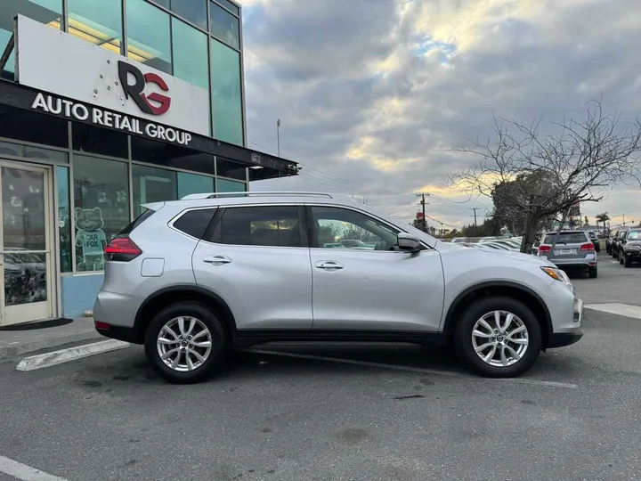 2017 NISSAN ROGUE Image 4