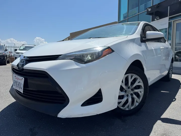 2018 TOYOTA COROLLA Image 3