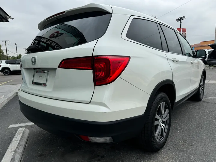 BURGUNDY, 2017 HONDA PILOT Image 8