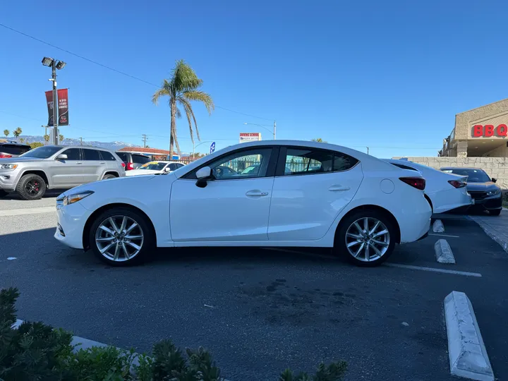 2017 MAZDA MAZDA3 Image 5