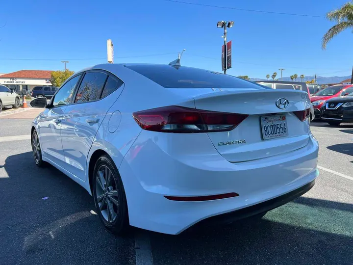 WHITE, 2018 HYUNDAI ELANTRA Image 6