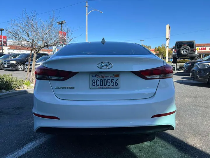 WHITE, 2018 HYUNDAI ELANTRA Image 7