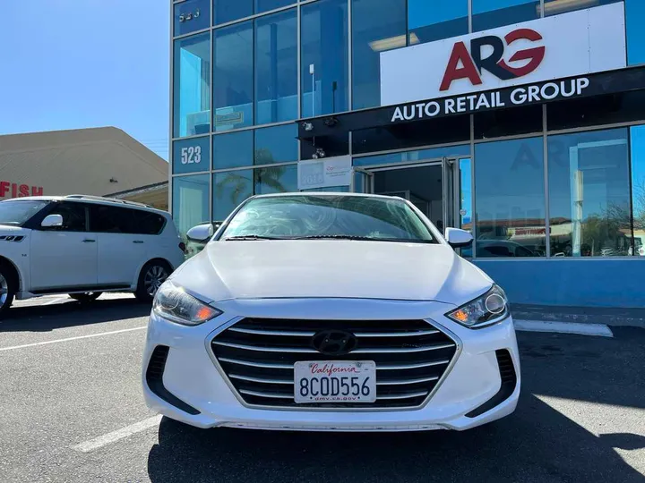 WHITE, 2018 HYUNDAI ELANTRA Image 2