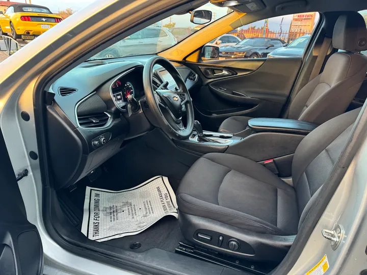 2018 CHEVROLET MALIBU Image 9