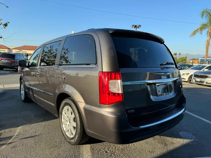 2016 CHRYSLER TOWN & COUNTRY Image 6