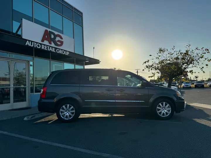 2016 CHRYSLER TOWN & COUNTRY Image 4