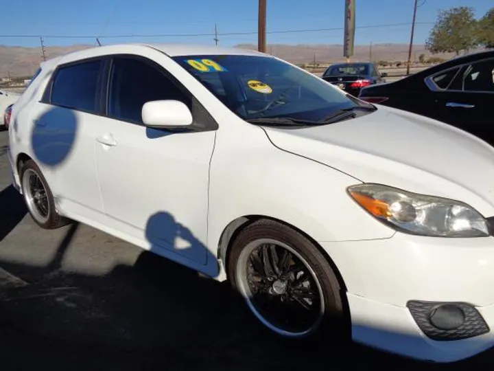 WHITE, 2009 TOYOTA MATRIX Image 4