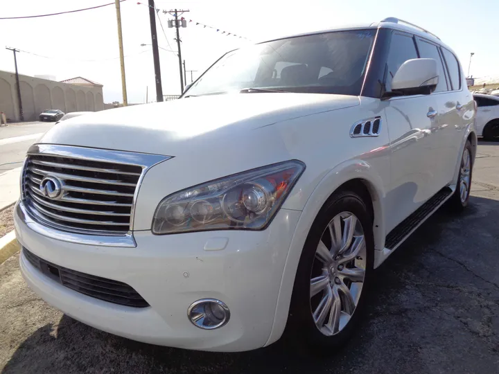 WHITE, 2011 INFINITI QX56 Image 1