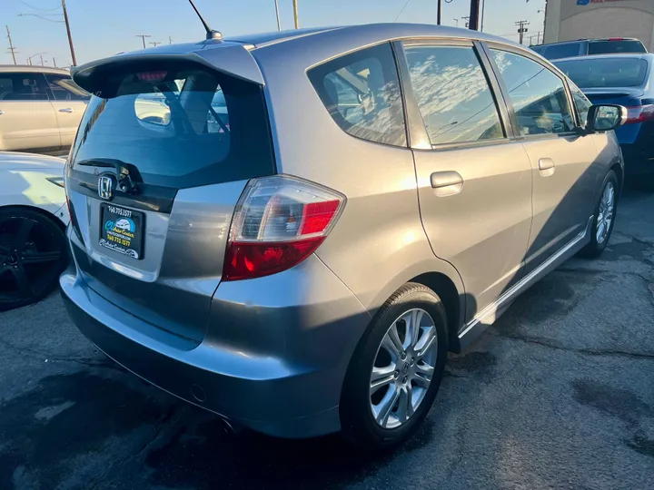 2010 HONDA FIT Image 4