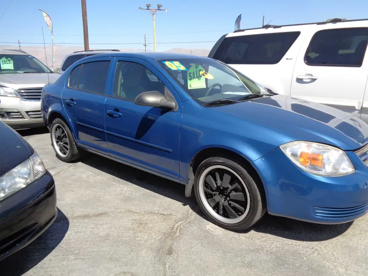 BLUE, 2005 CHEVROLET COBALT Image 2