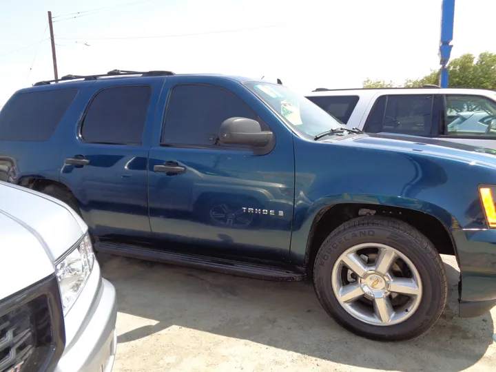 BLUE, 2007 CHEVROLET TAHOE Image 2