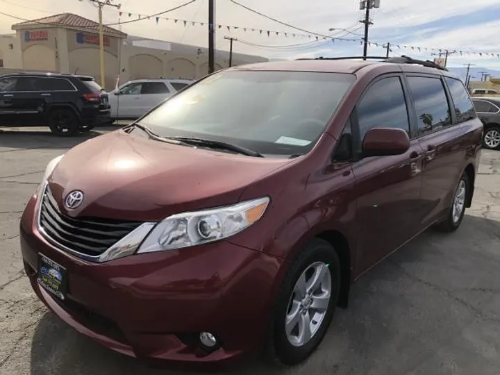 RED, 2012 TOYOTA SIENNA Image 5