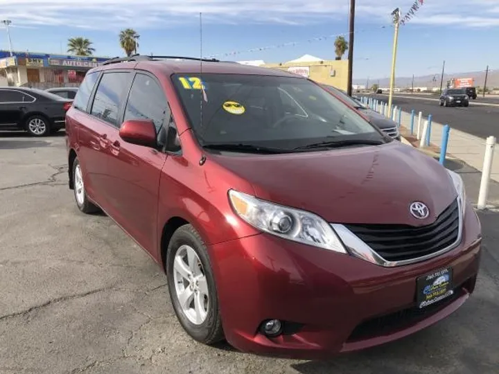 RED, 2012 TOYOTA SIENNA Image 1