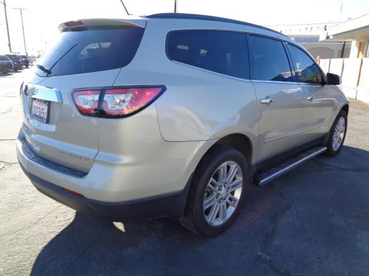 TAN, 2014 CHEVROLET TRAVERSE Image 4