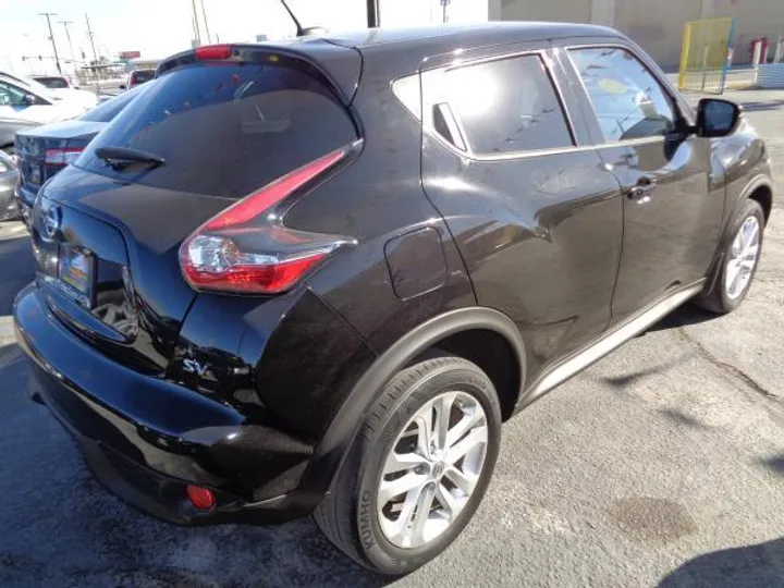 BLACK, 2013 NISSAN JUKE Image 4