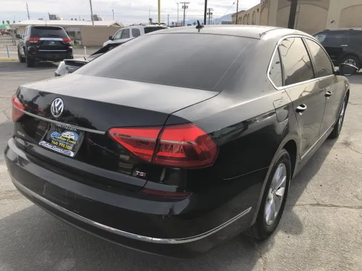 BLACK, 2016 VOLKSWAGEN PASSAT Image 4