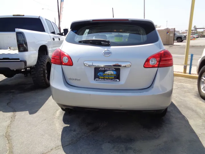 GREY, 2013 NISSAN ROGUE Image 5