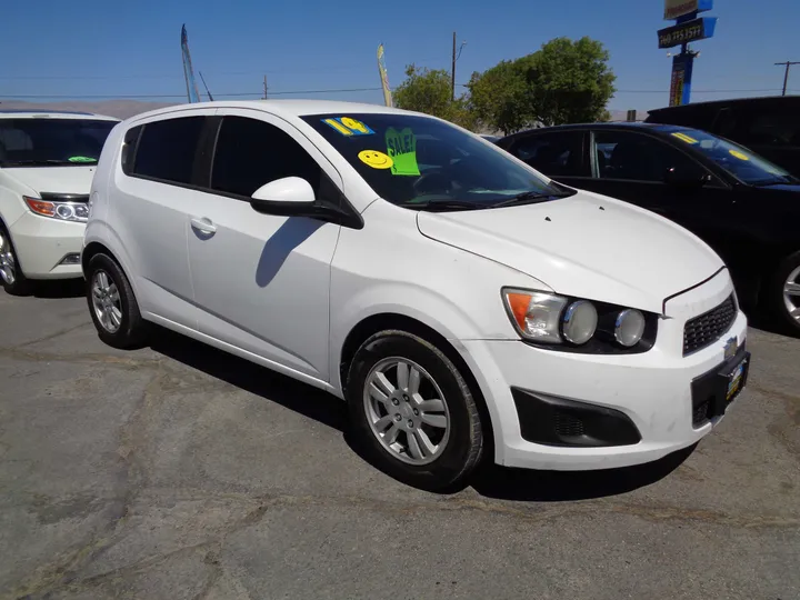 2014 CHEVROLET SONIC Image 2