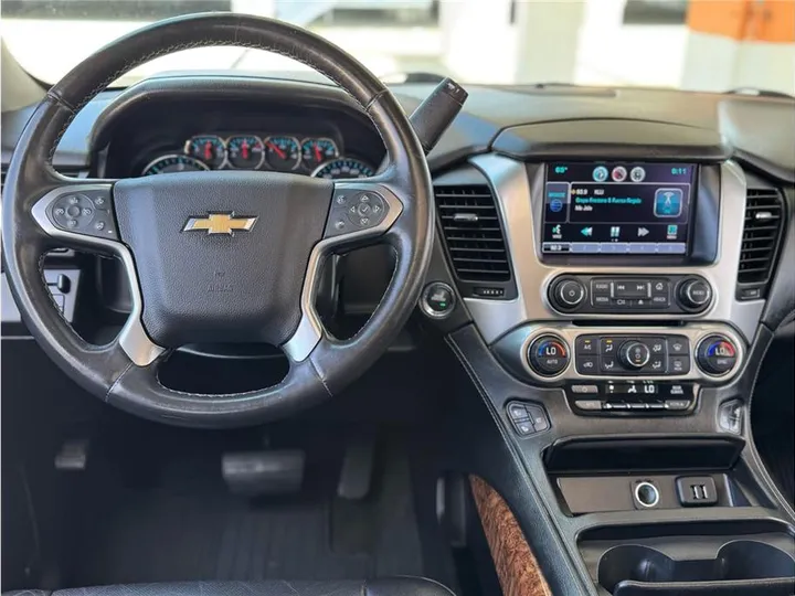 WHITE, 2015 CHEVROLET SUBURBAN Image 32