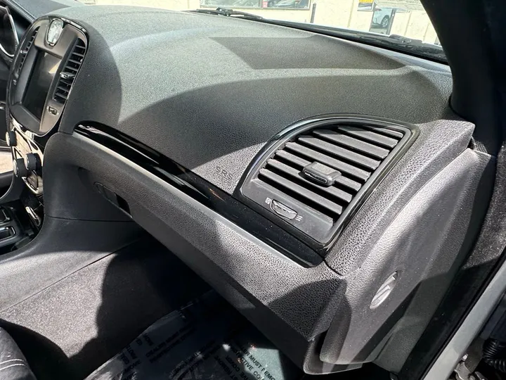 Silver Mist Clearcoat, 2021 CHRYSLER 300 Image 24