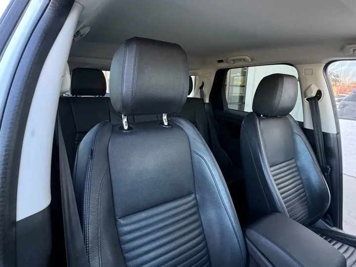 White, 2022 LAND ROVER DISCOVERY SPORT Image 19