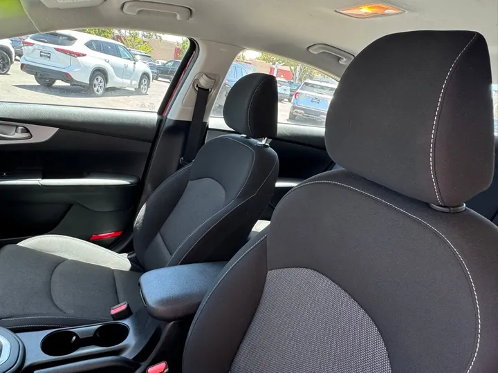 Currant Red, 2023 KIA FORTE Image 13