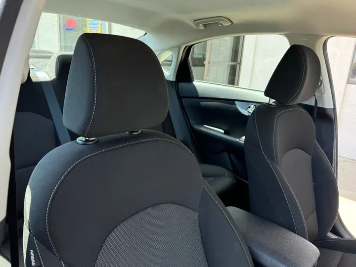 Currant Red, 2023 KIA FORTE Image 23
