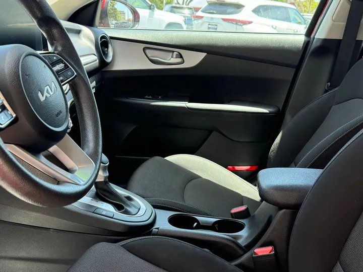 Currant Red, 2023 KIA FORTE Image 16
