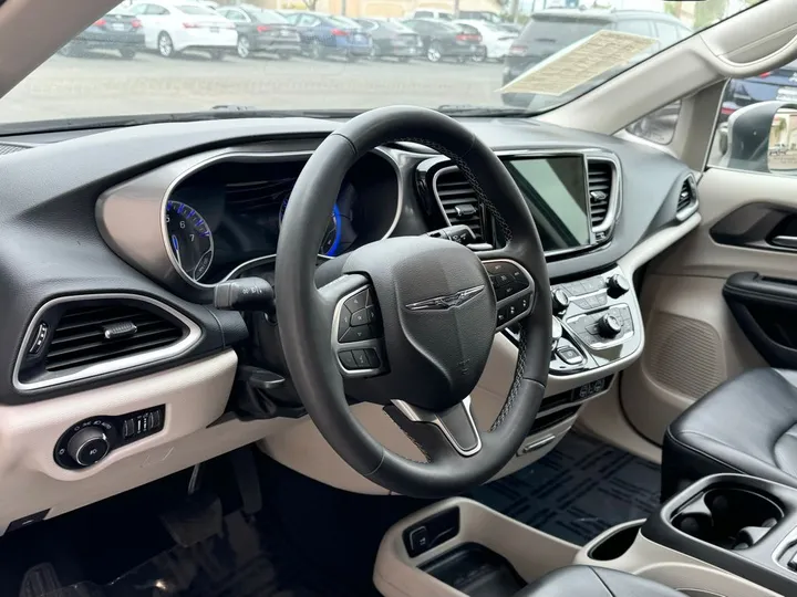 Ceramic Gray Clearcoat, 2023 CHRYSLER PACIFICA Image 11