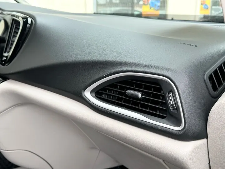 Ceramic Gray Clearcoat, 2023 CHRYSLER PACIFICA Image 25