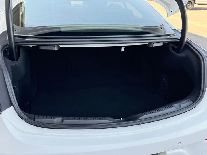Polar White, 2018 MERCEDES-BENZ E-CLASS Image 4