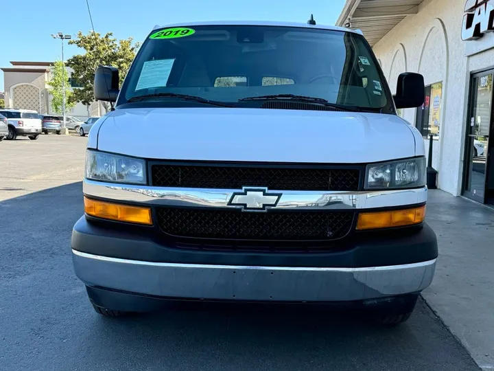 Summit White, 2019 CHEVROLET EXPRESS 3500 Image 2