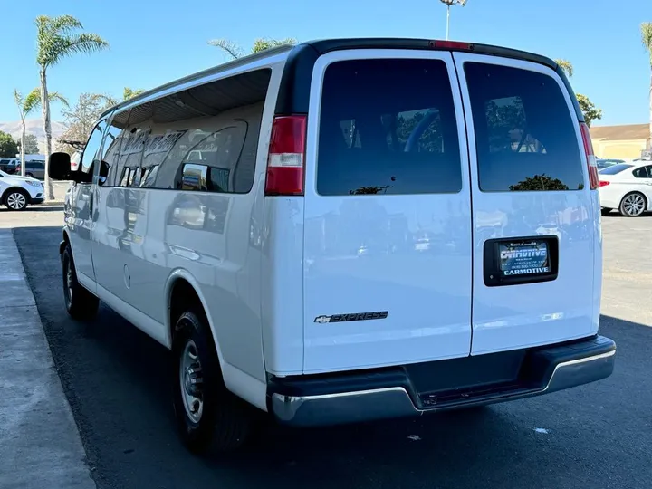 Summit White, 2019 CHEVROLET EXPRESS 3500 Image 9