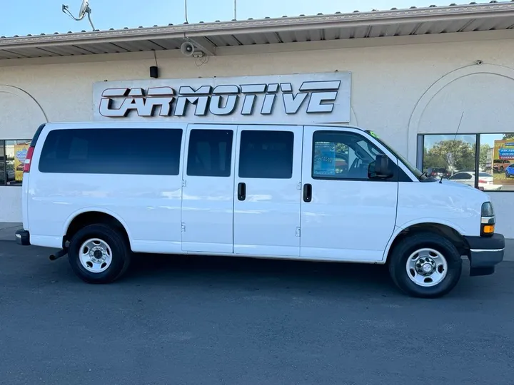 Summit White, 2019 CHEVROLET EXPRESS 3500 Image 5